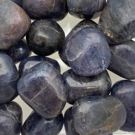 Iolite, Medium