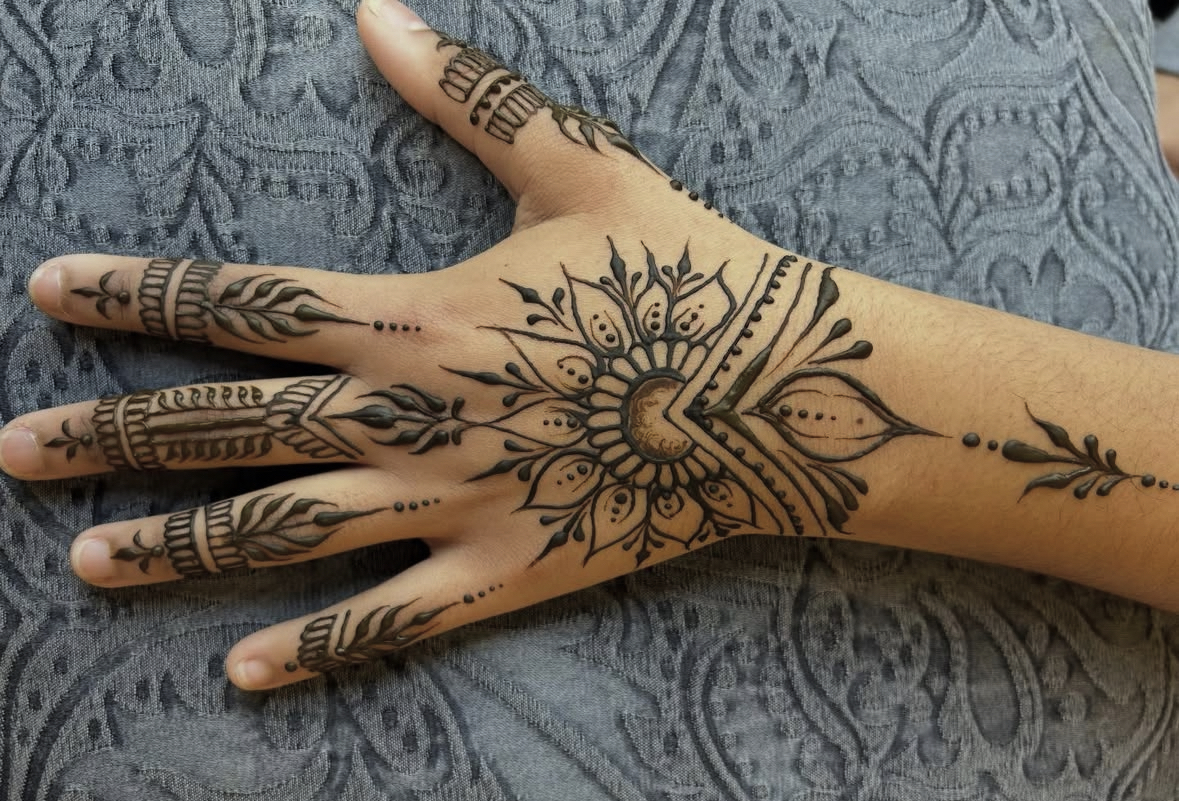Henna Art Offering w/Aleza Molina