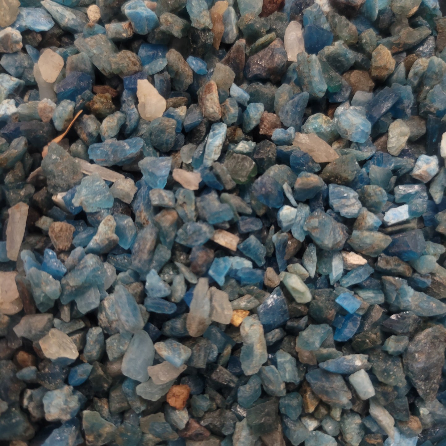 Apatite, Rough