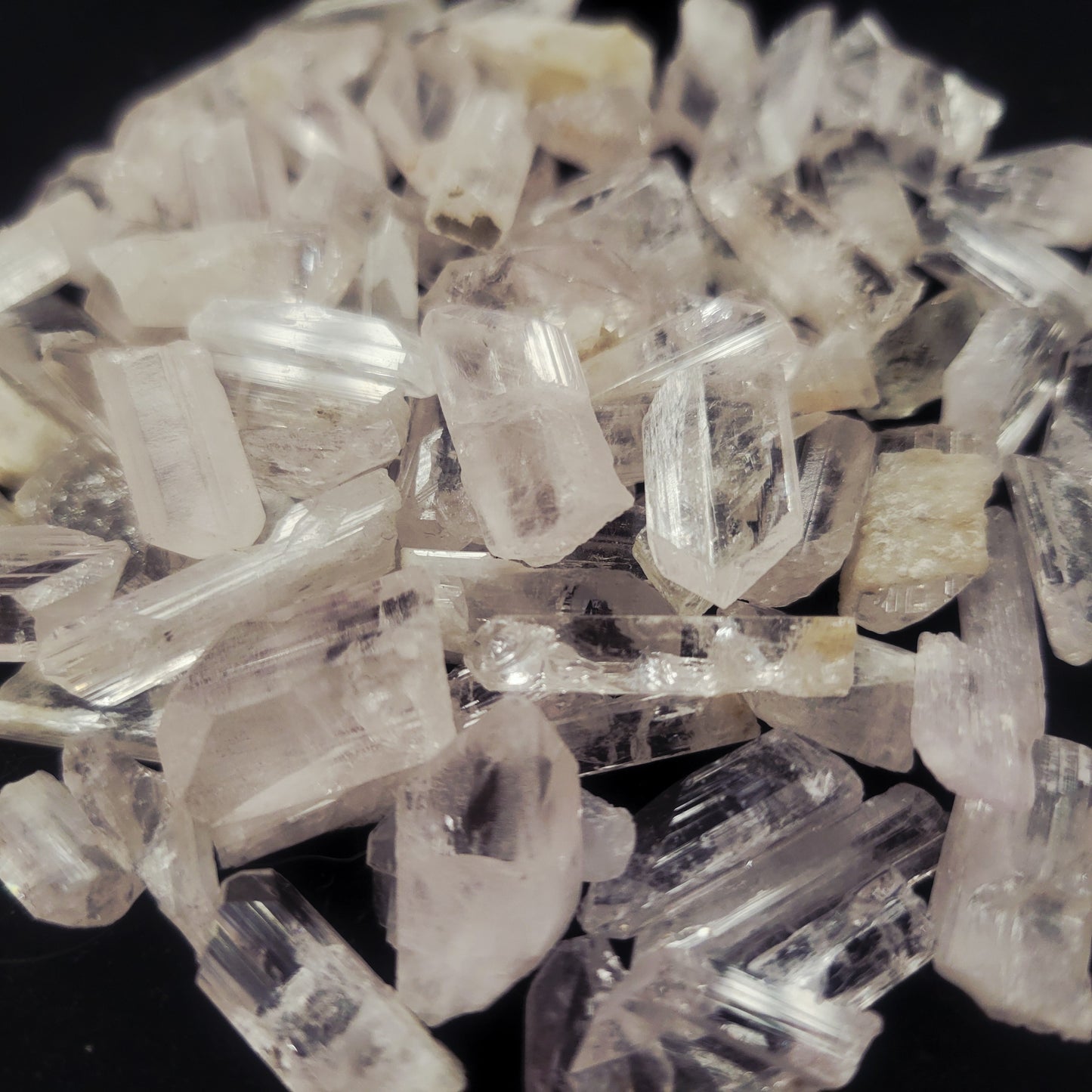 Danburite, Point